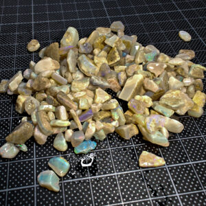Mintabie rough opal - small to chip size - 50g, 1.8oZ, 250cts - R031001